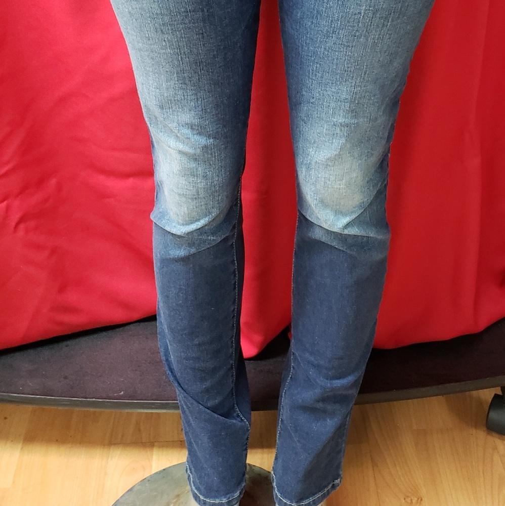 Guess - Picture 5 of 6